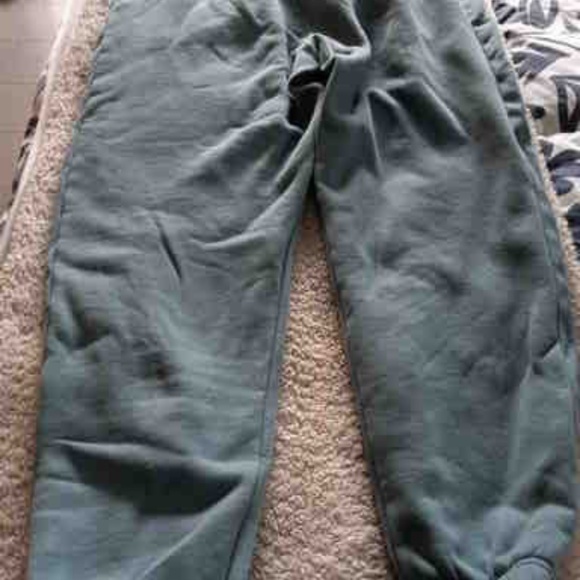 Aritzia- Cozy Fleece  Sweat pants-  Women's-SZ XL - Picture 5 of 9